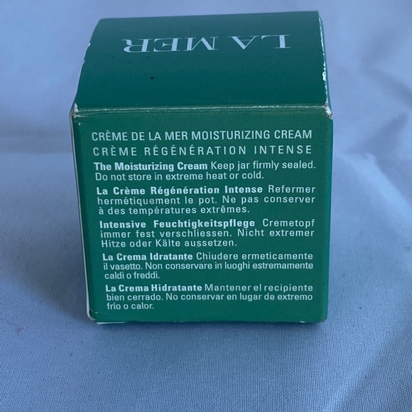 La Mer travel bag with travel size of moisturizing cream .11 fl oz - Picture 8 of 8